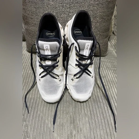 On Running Men's White and Black Sneakers Used in good condition - Picture 1 of 5